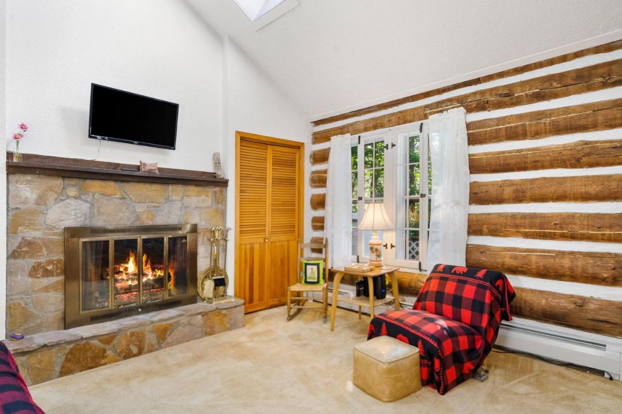 Cozy Condo By Tripp Lake Warrensburg Exterior foto